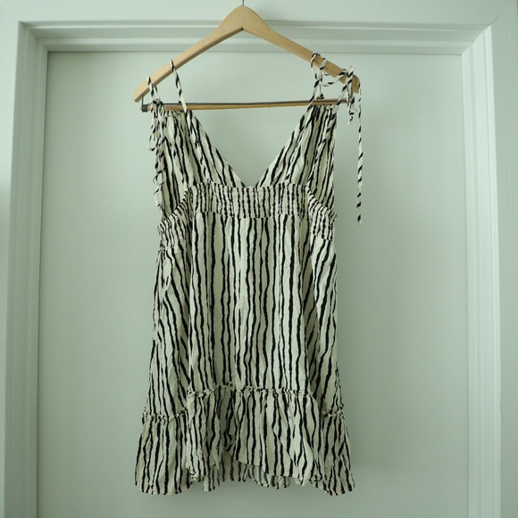 Black and White Striped Open Back Top - XL - Picture 7 of 7